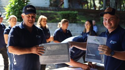 Entrega do Manual de Boas Pr&aacute;ticas Agropecu&aacute;rias na Bovinocultura de leite