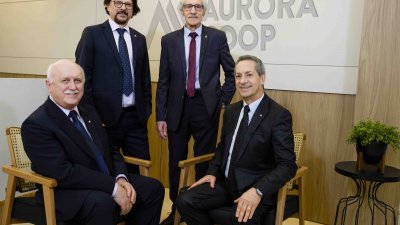 Aurora Coop: vice-presidente de agroneg&oacute;cios Marcos Antonio Zordan, vice-presidente de mercados Leomar Somensi, secret&aacute;rio do conselho de administra&ccedil;&atilde;o Romeo Bet e presidente Neivor Cantor (Foto: divulga&ccedil;&atilde;o/Aurora Coop).