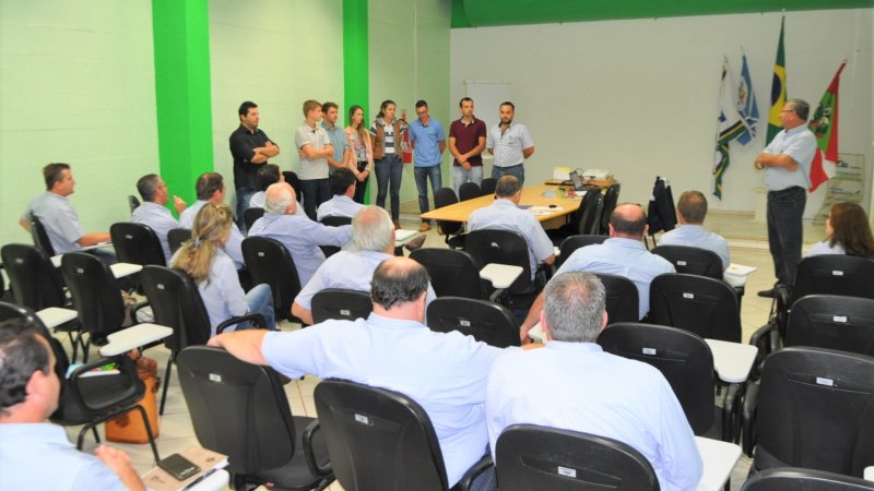 REFORÇO NO CAMPO: Cooper A1 contrata novos médicos veterinários para a atividade do leite