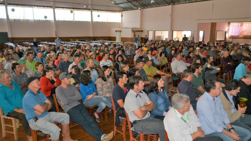 REUNIÕES DE AVALIAÇÃO 2017: Nesta quarta, cooperados de Erval Seco, RS, receberam Direção da Cooper A1