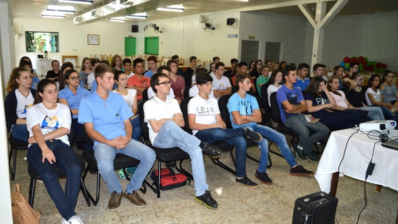 JOVEM APRENDIZ COOPER A1: MAIS DE 50 JOVENS INGRESSAM COMO NOVOS APRENDIZES NA COOPERATIVA