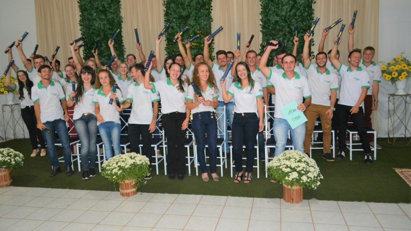 FORMATURA DOS JOVENS COOPERATIVISTAS: foram cerca de 10 meses de estudos