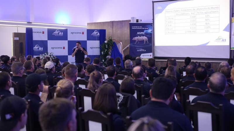 SUINOCULTURA EM DESTAQUE: Cooper A1 e Agroceres reconhecem os esforços dos suinocultores 
