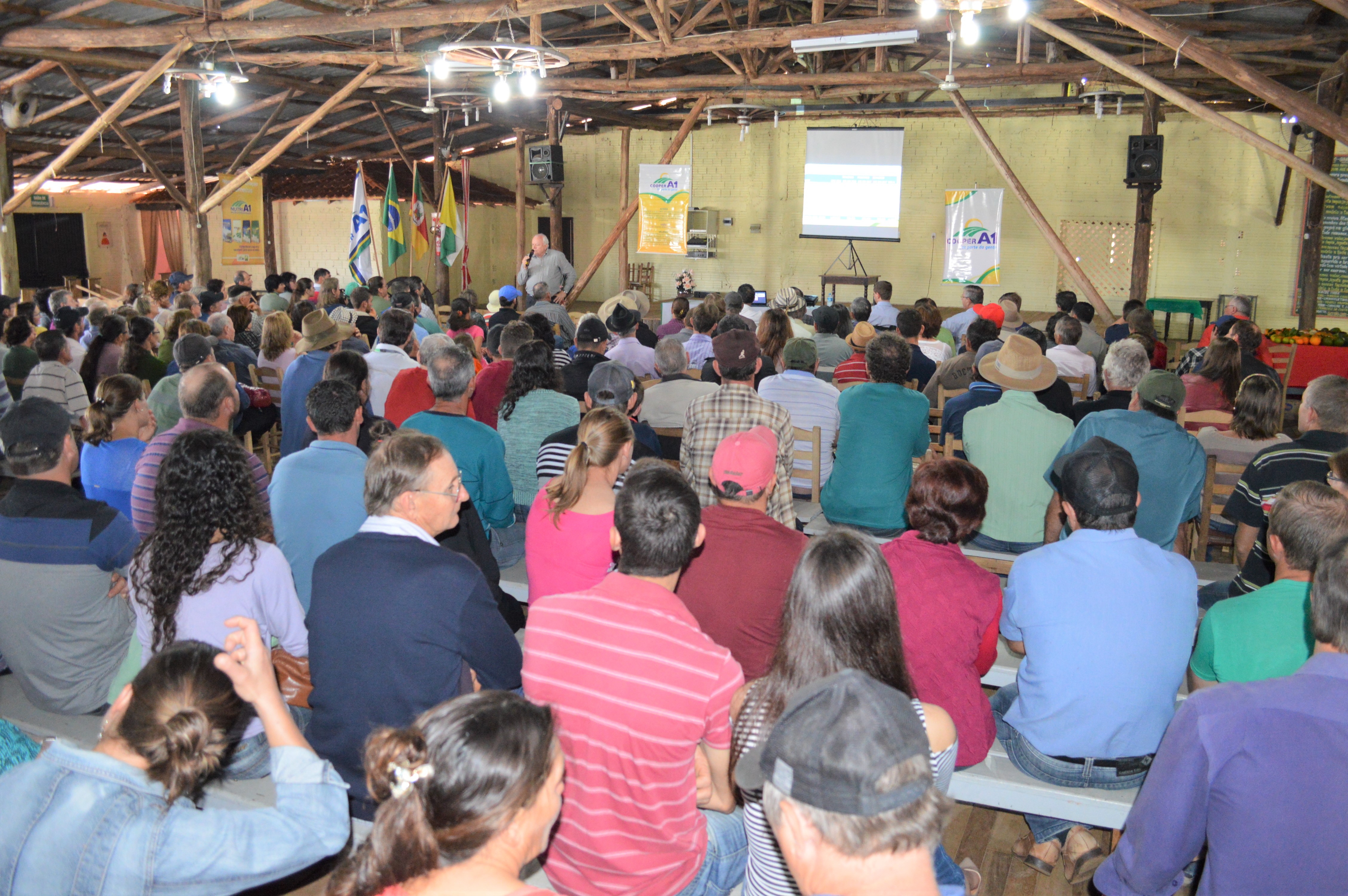 REUNIÕES DE AVALIAÇÃO 2017: Direção da Cooper A1 se reuniu com cooperados de Planalto, RS
