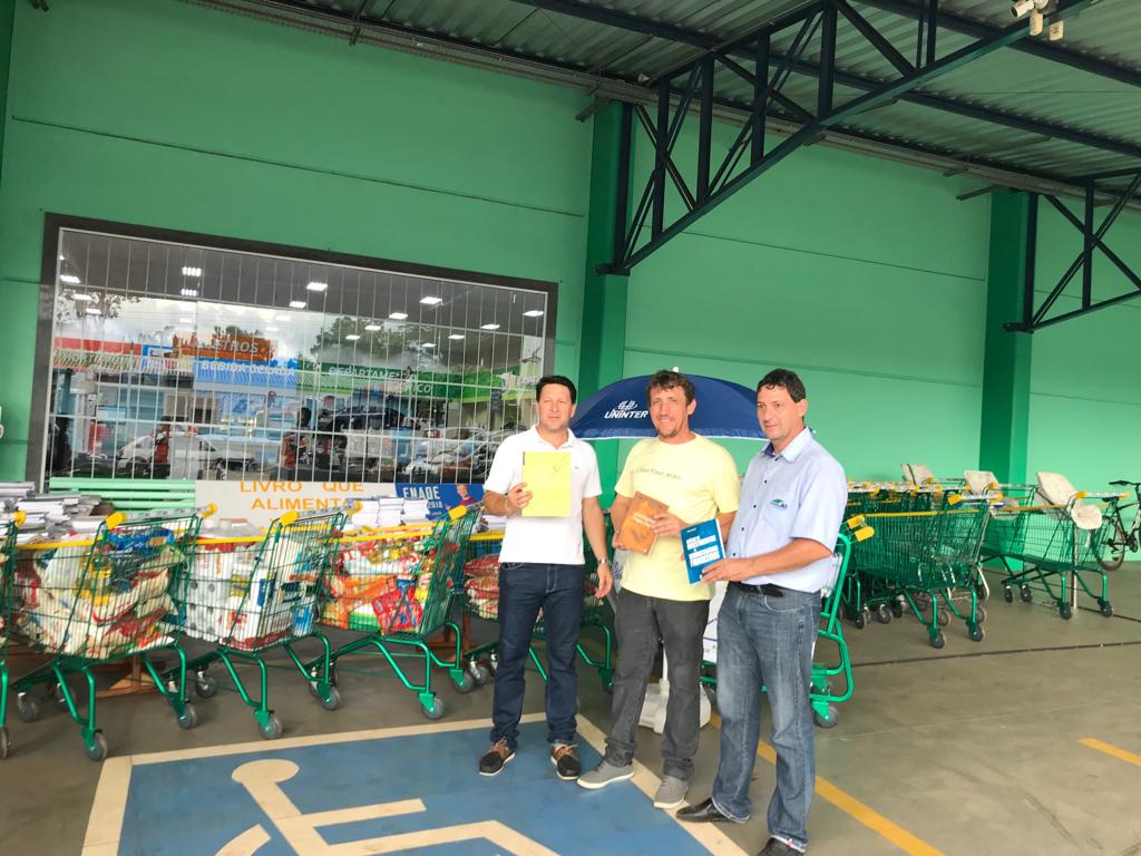 LIVRO QUE ALIMENTA: mais de 300 quilos de alimentos doados ao Hospital de Caibi