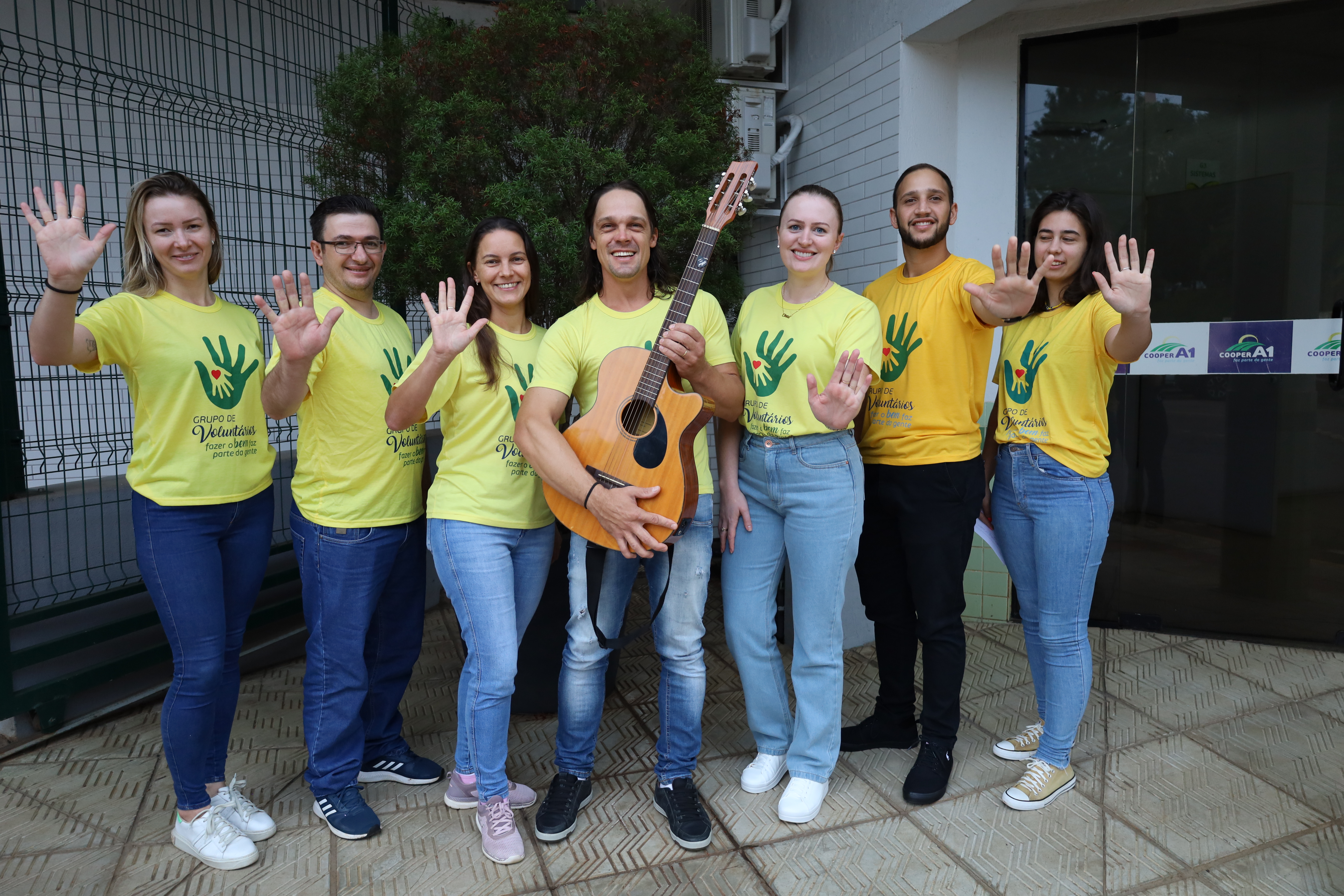 FAZER O BEM FAZ PARTE DA GENTE: Grupo de voluntários homenageia colaboradores pelo Dia do Trabalhador